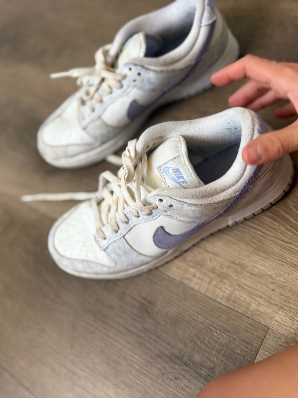 Nike Women’s Low-Top Sneakers in Lavender and White - Picture 2 of 3